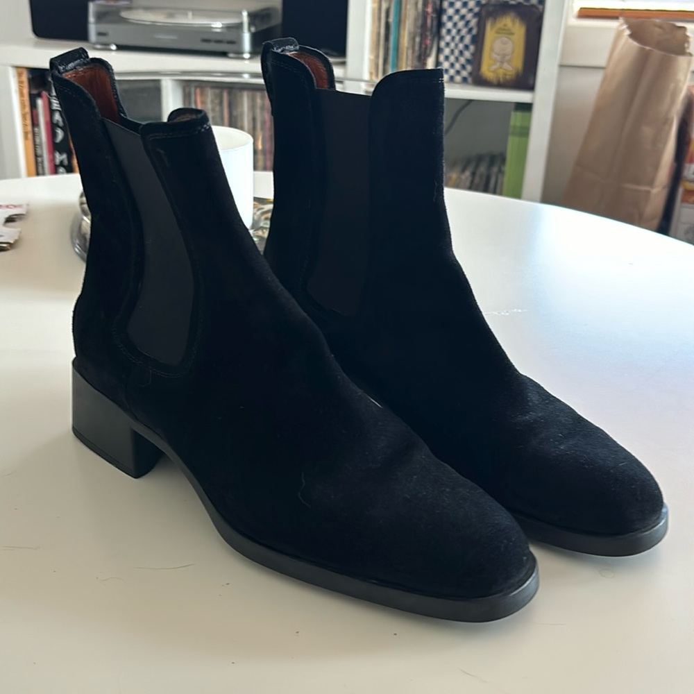 TODs black suede Chelsea boot W10